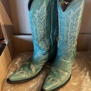 Beautiful turquoise boots